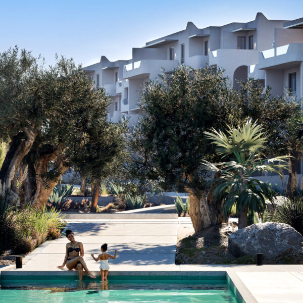 Tetuan Render 3D Marruecos Vista exterior con personas en una piscina de proyecto l´olivier Residencial construido por Moussa Real Estate